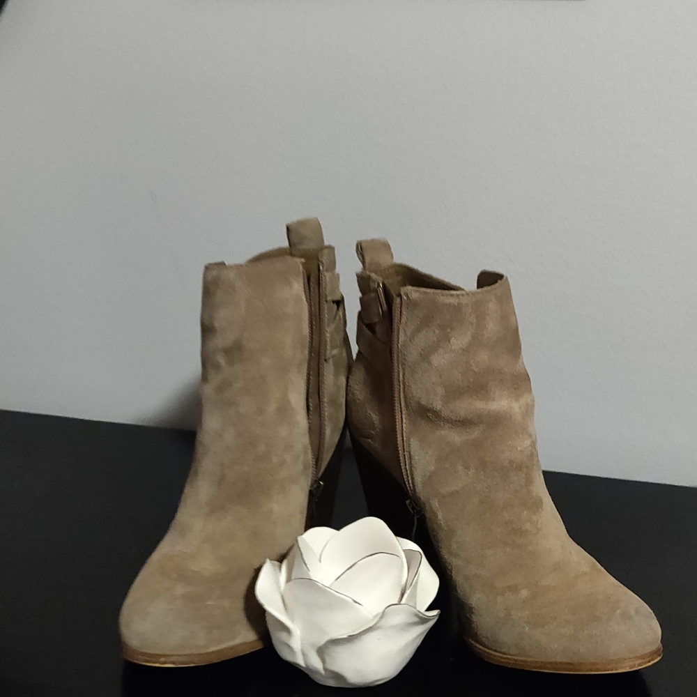Comfortable Booties - Picture 4 of 4